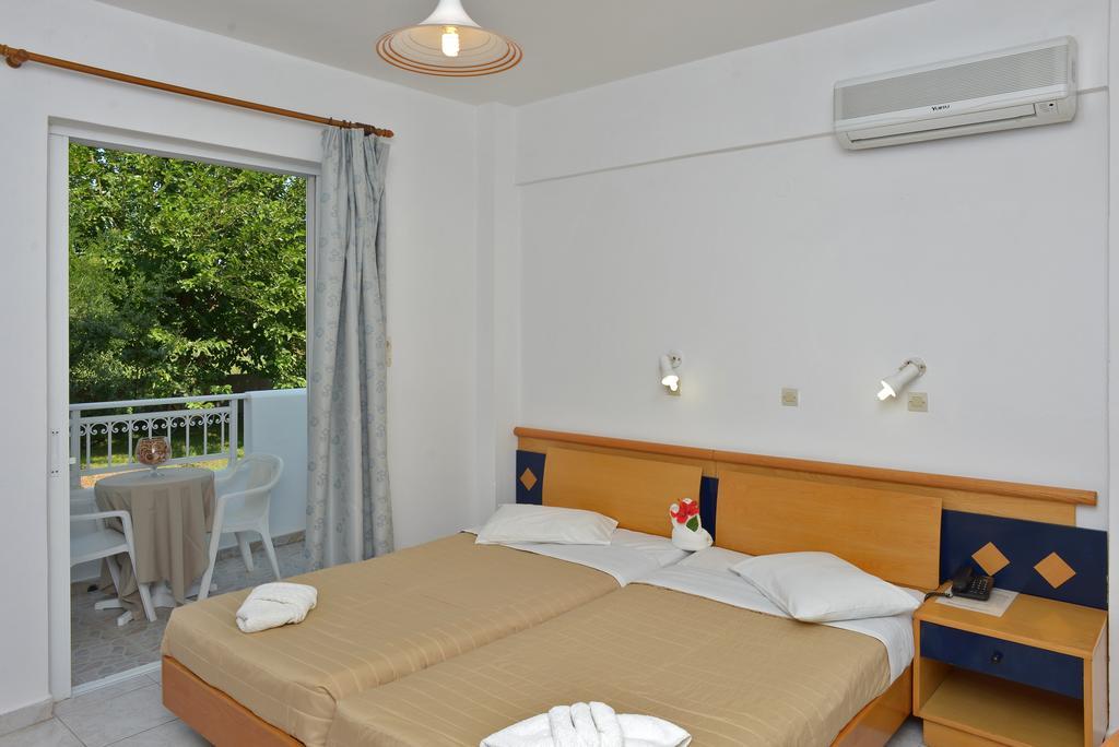 Fili Hotel Apartments Tigkaki  Room photo